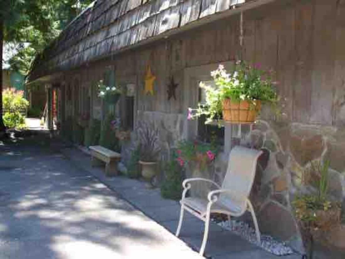 Updated + Clean Motel Room At The Base Of Mt Hood! Mount Hood Village Екстер'єр фото